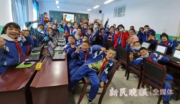 上海公益心连心 “爱传递·再生电脑教室”在巴楚县落地生根
