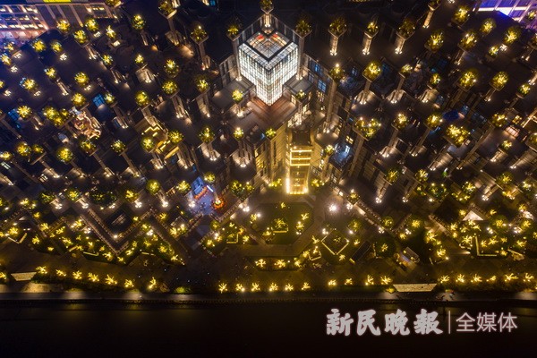 上海最魔幻“空中花园”天安千树亮灯