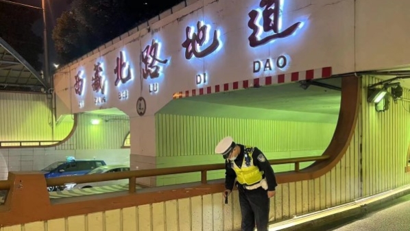 上海警方全力应对低温寒潮，交警提醒：驾车出行注意安全