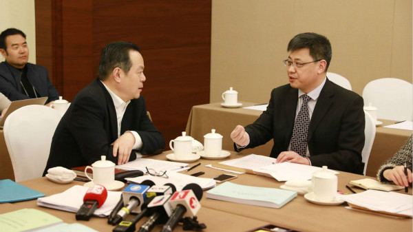 全国两会 | 上海代表团驻地来了几位客人，张兆安代表何以为他们点赞？