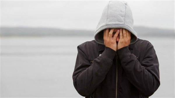 26岁小伙被母亲多次逼婚 狂躁不安患上精神障碍