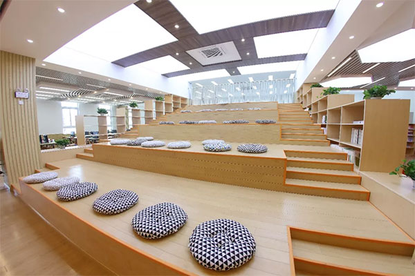 宣桥镇寅旺路98号三灶实验中学紧邻上海野生动物园,学校用地面积