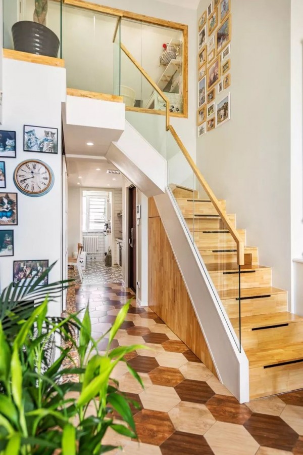 80㎡爆改4室2厅,楼梯间改玄关柜,开门见卫生间