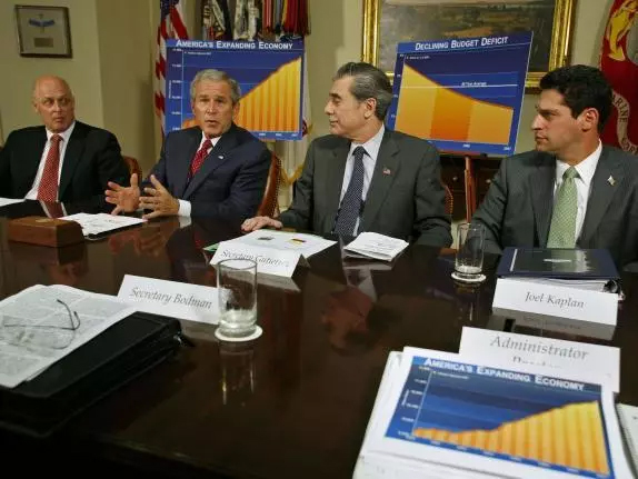 招幕僚长,聘官二代.美国这些互联网大佬为了"搞定"政府,也是拼了