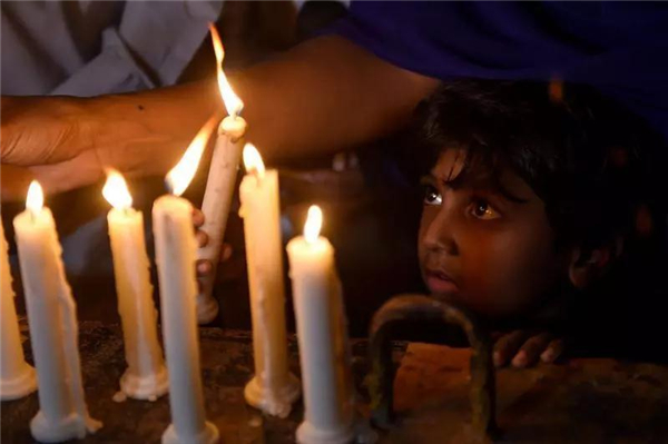 斯里兰卡连环爆炸举世悲痛,全球14万人因为她