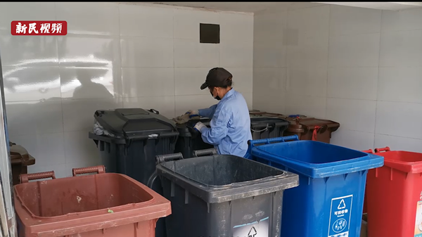 新民拍客 | 垃圾房比家里还干净！闵行一小区保洁员坚持21年做了这些事
