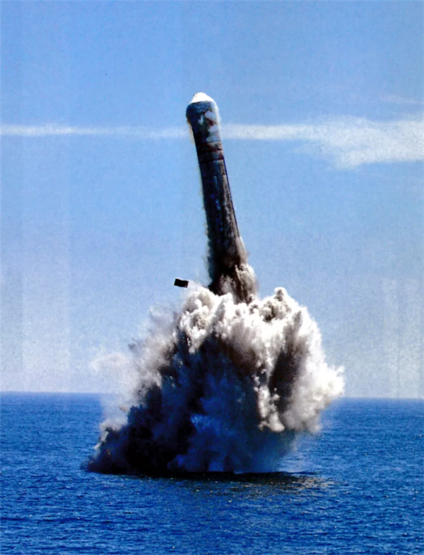 巨浪-4导弹图片
