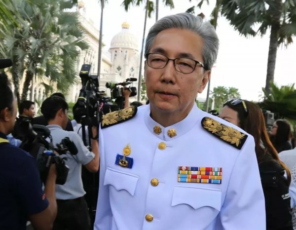 铁血将军要用音乐治国泰国这位新总理画风变得有点快