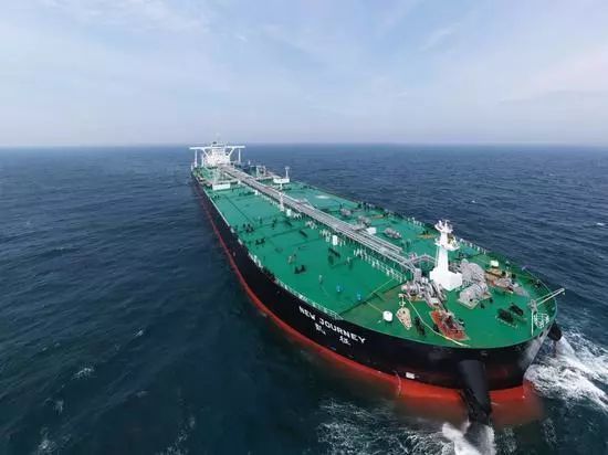 全球第一艘30万吨级超大型智能油轮凯征号正式交付