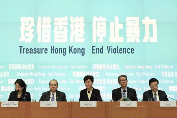 香港“禁蒙面法”速议速决，表达意见何不光明磊落