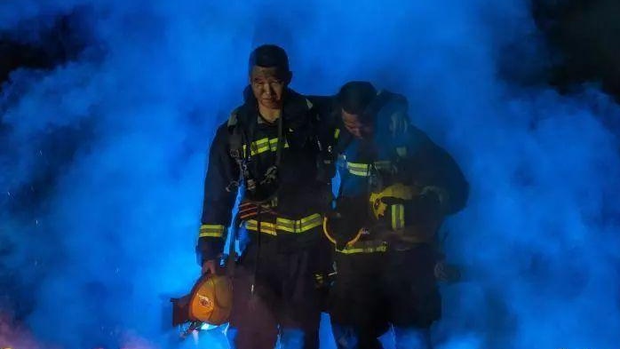 谁是最帅逆行者？ 他们的名字叫“火焰蓝”！