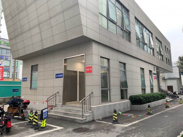 除夕这里也在打仗新华医院发热门诊一下午接诊10位武汉停留者