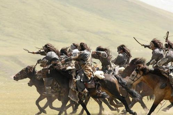 利用地形的经典案例:骑兵冲锋奇兵突袭战场上,奇兵往往有出奇制胜的