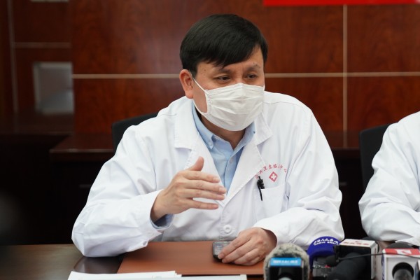 张文宏对病人的观察多方案比较最终形成了科学的方案