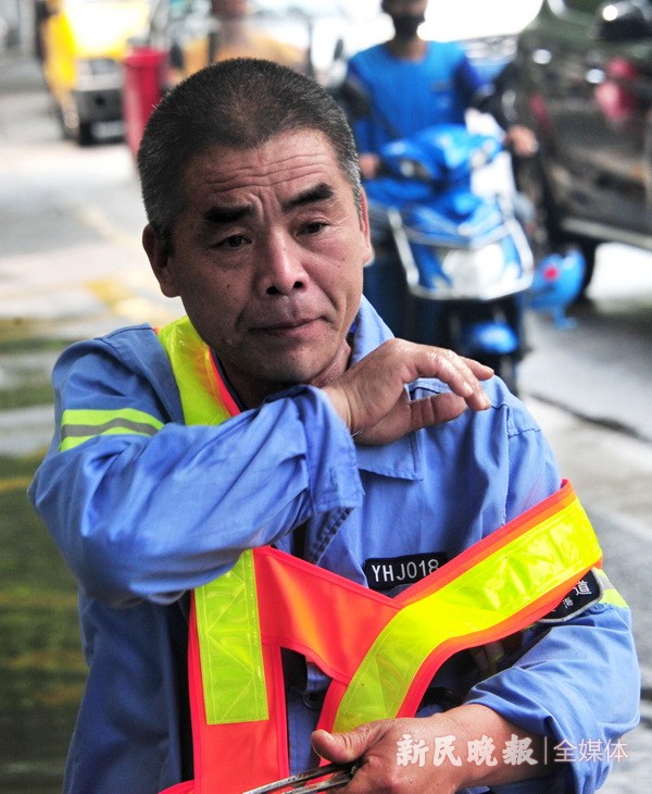 辛苦了可敬的环卫师傅