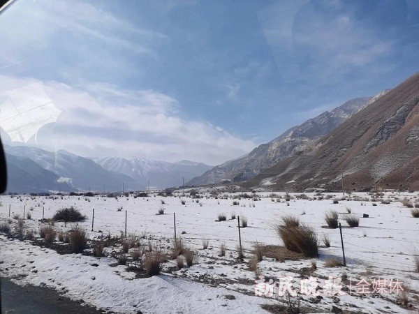 冬日的新藏公路沿途风光美如画