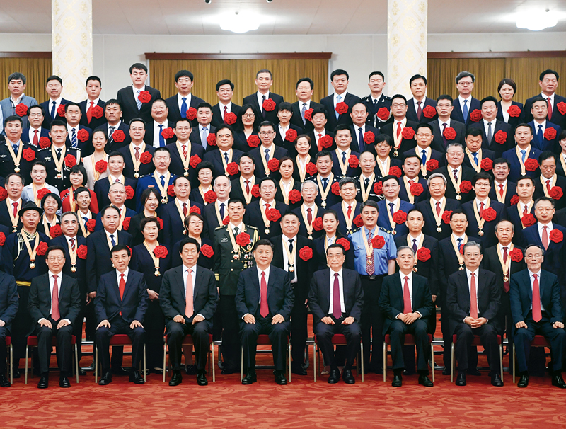习近平:毫不动摇坚持和加强党的全面领导_新民时政_新民网