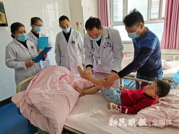 沪喀心连心 健康惠民心——上海卫生系统援疆医疗队举行“我为群众办实事” 喀什地区义诊活动