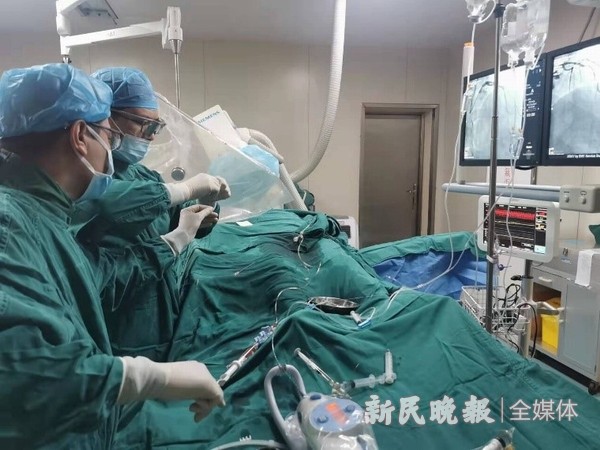 上海援疆医生完成新疆首例可降解心脏支架植入术